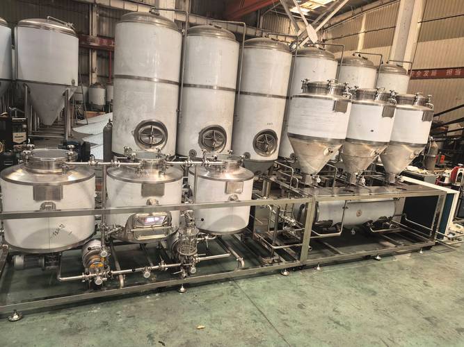 乌拉特前数控啤酒设备多少钱一套？新手开精酿酒吧能直接上手吗